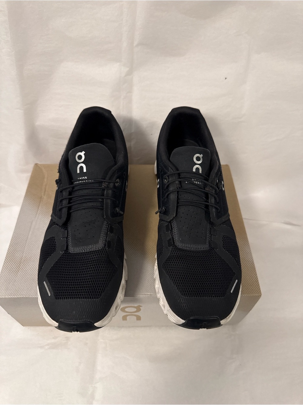 On Cloud Running Shoes Black White. Visible Sole Pattern. Pre-owned